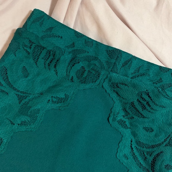 Emerald Green Lace Pencil Skirt - Picture 4 of 5